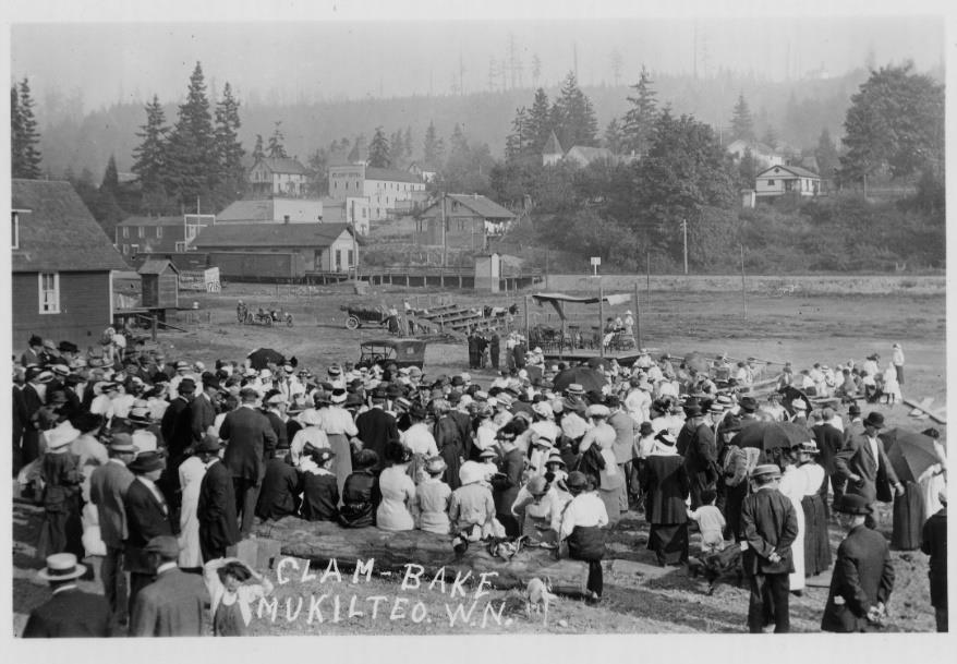 Crowd of people at clambake in Mukilteo, August 5, 1914