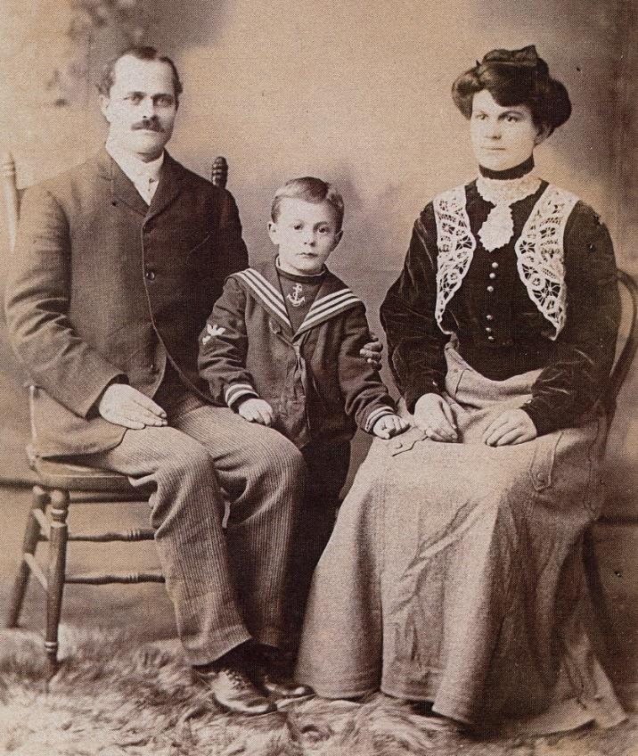 Father, mother, and young boy of Kinyon family in seated portrait 1907