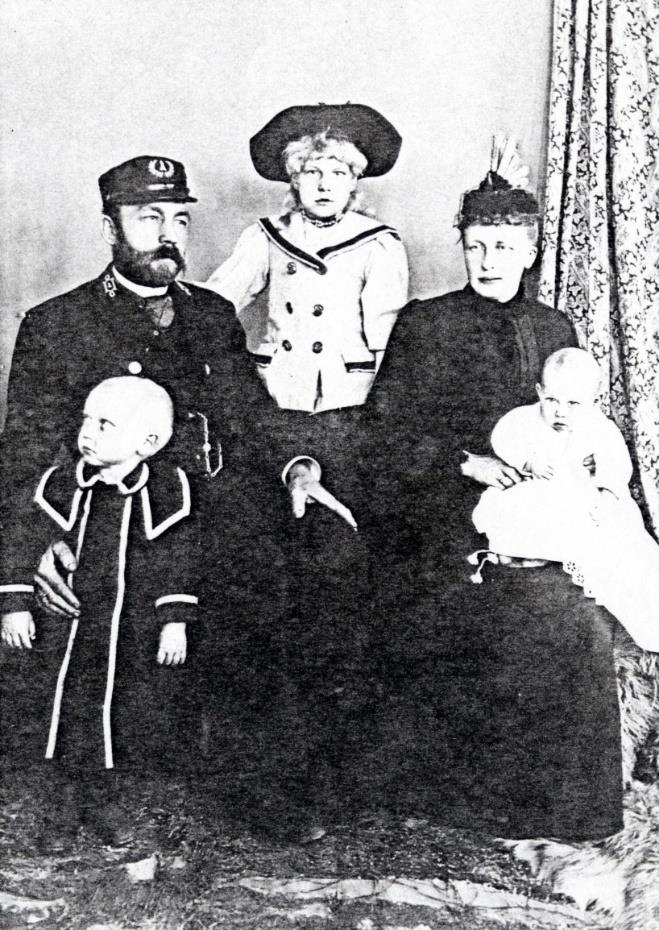 Father, mother and young children of Christiansen family posing for a photo in 1896
